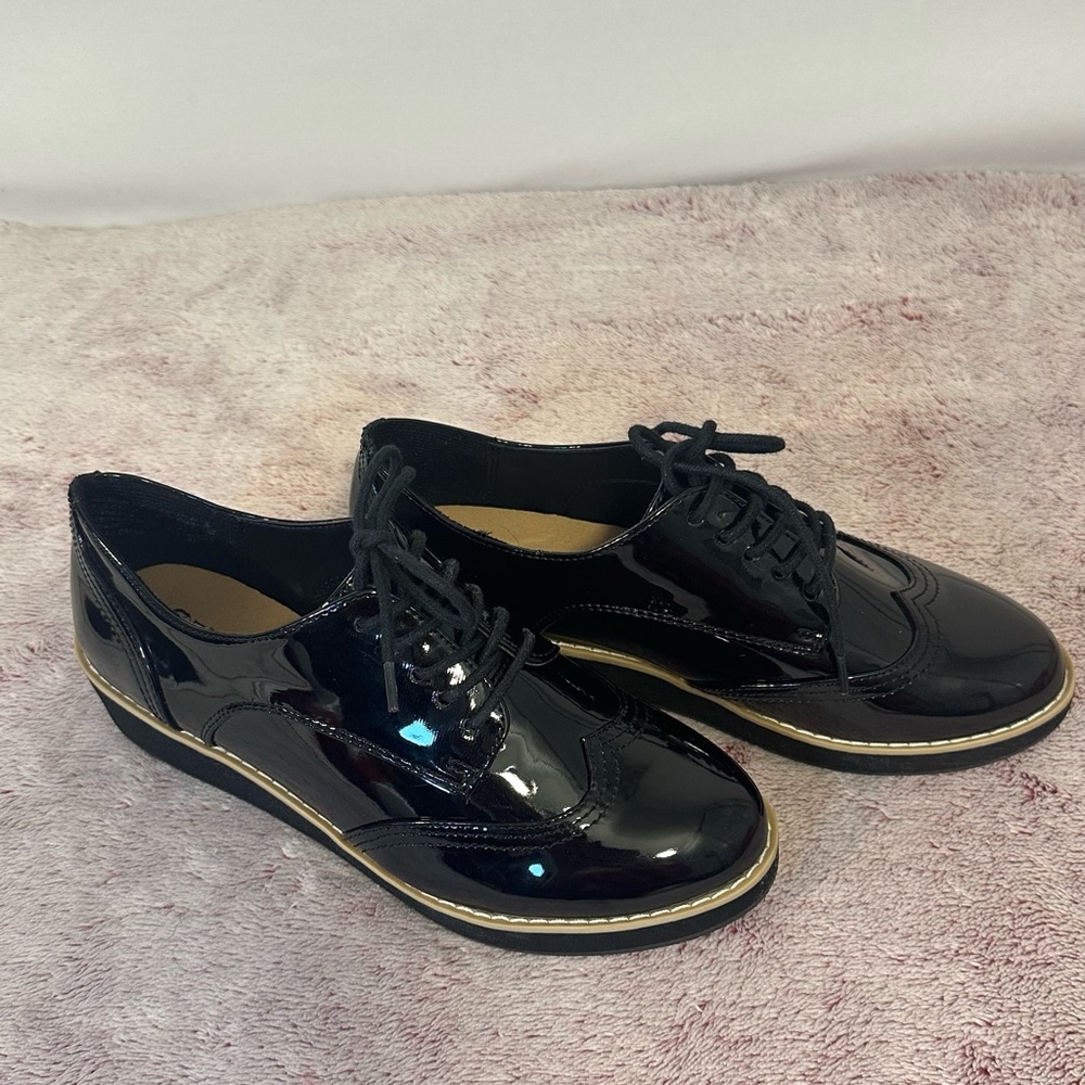 Women’s Black Patent Wingtip Oxfords - Picture 3 of 11